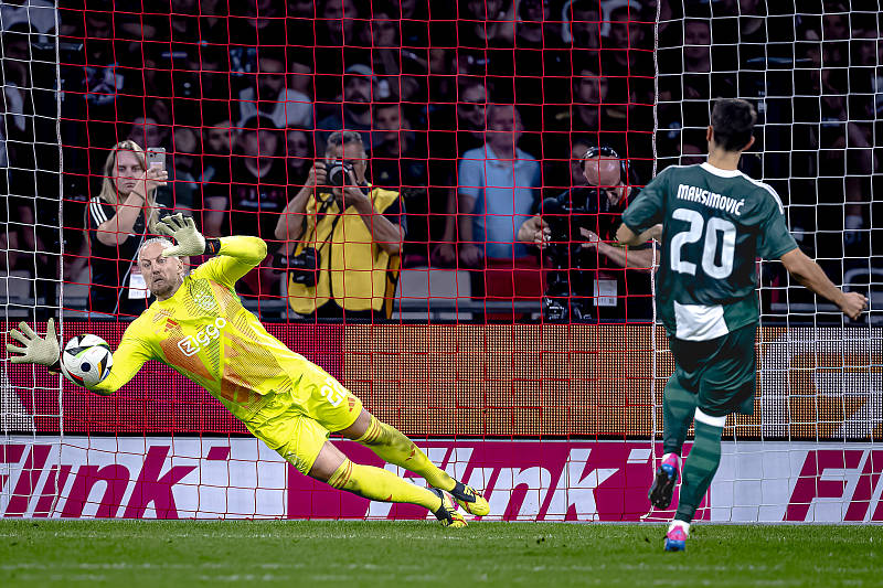 国际比赛日突围战来临,阿贾克斯围绕CBA季后赛官宣签约,底气十足,球探报告显示潜力(阿贾克斯图片暗区)-爱游戏