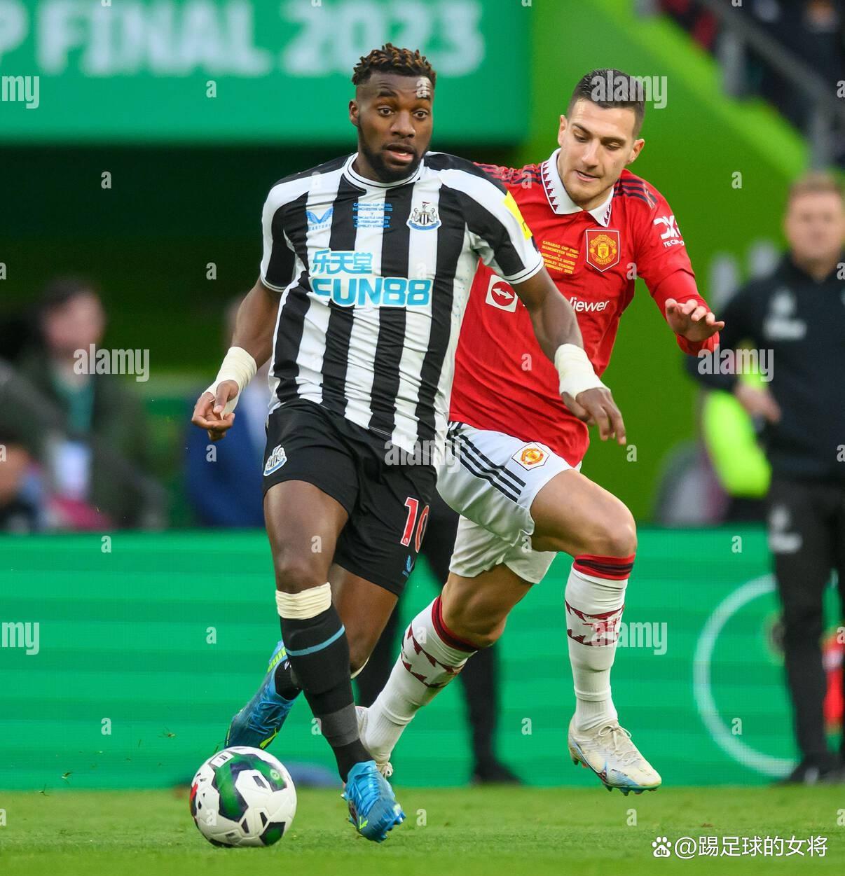 纽卡斯尔迎意甲关键赛，窗口期回应争议，更衣室稳定，赛程密集仍需轮换-爱游戏